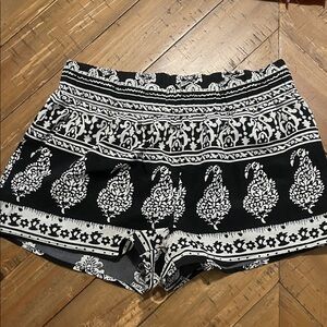 Mine Black and White High Waist Patterned Shorts
